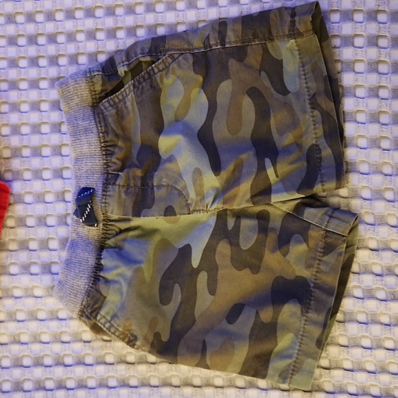 Carters Boys 2T set of 3 pairs of shorts Drawstring waist - Picture 2 of 4